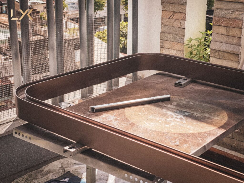 Lợi ích vượt trội của thanh nhôm uốn cong